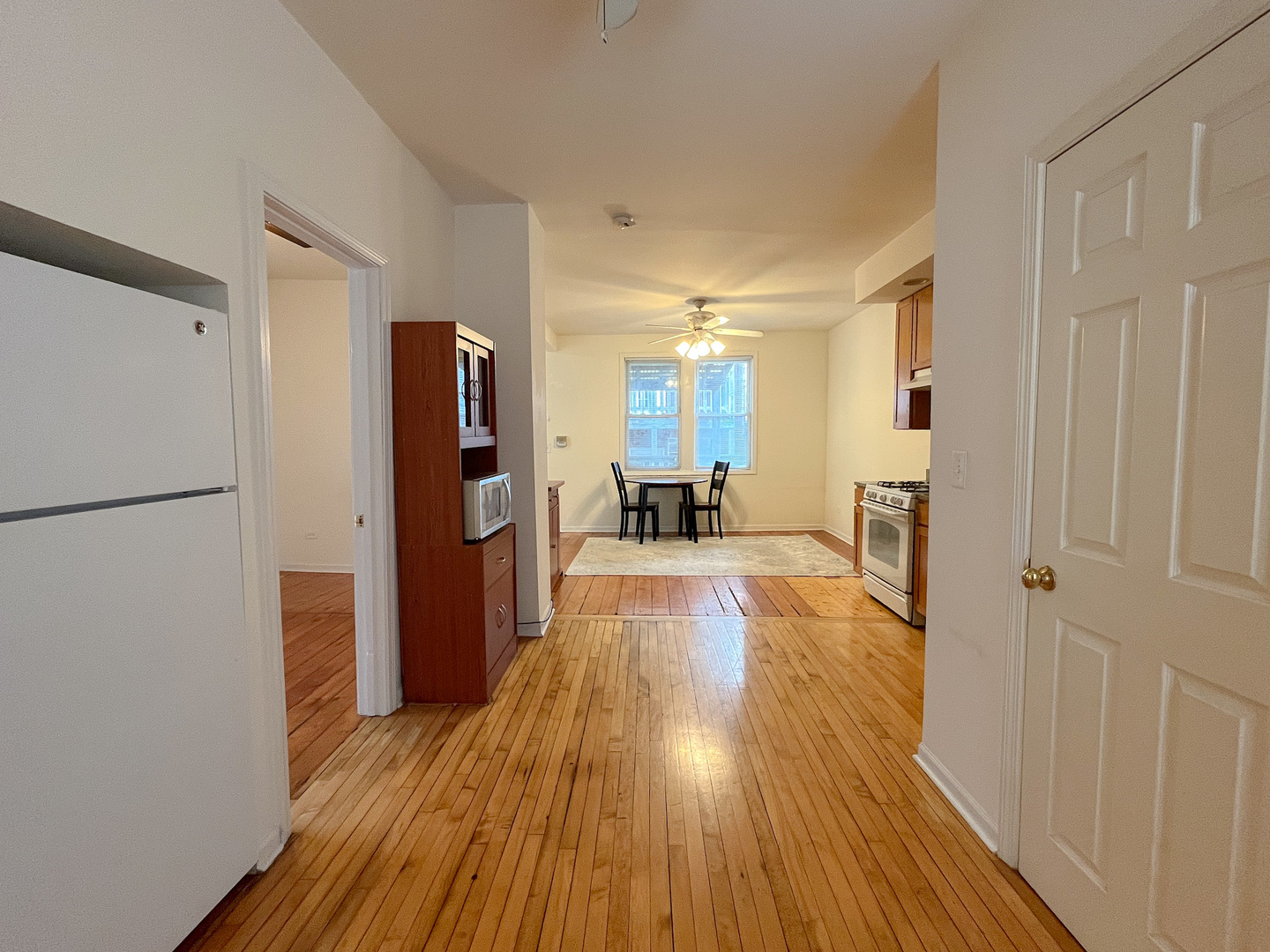 Photo 9 of 12 of 2442 N Ashland Avenue CH condo