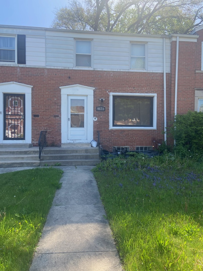 Photo 1 of 17 of 9631 S Jeffery Avenue townhome