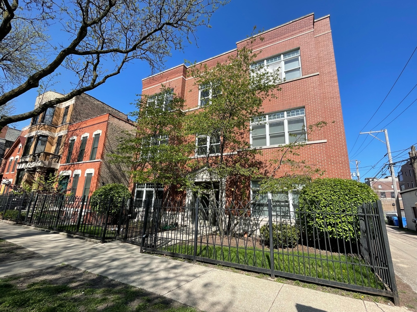 Photo 1 of 8 of 1617 N Oakley Avenue 3F townhome