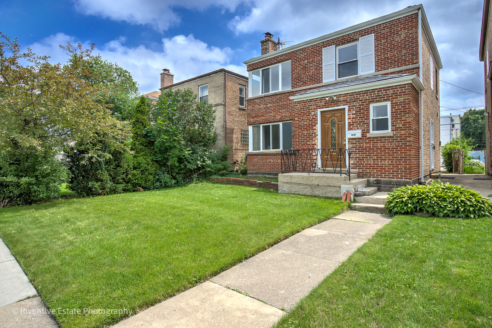 Photo 1 of 25 of 3607 W FOSTER Avenue house