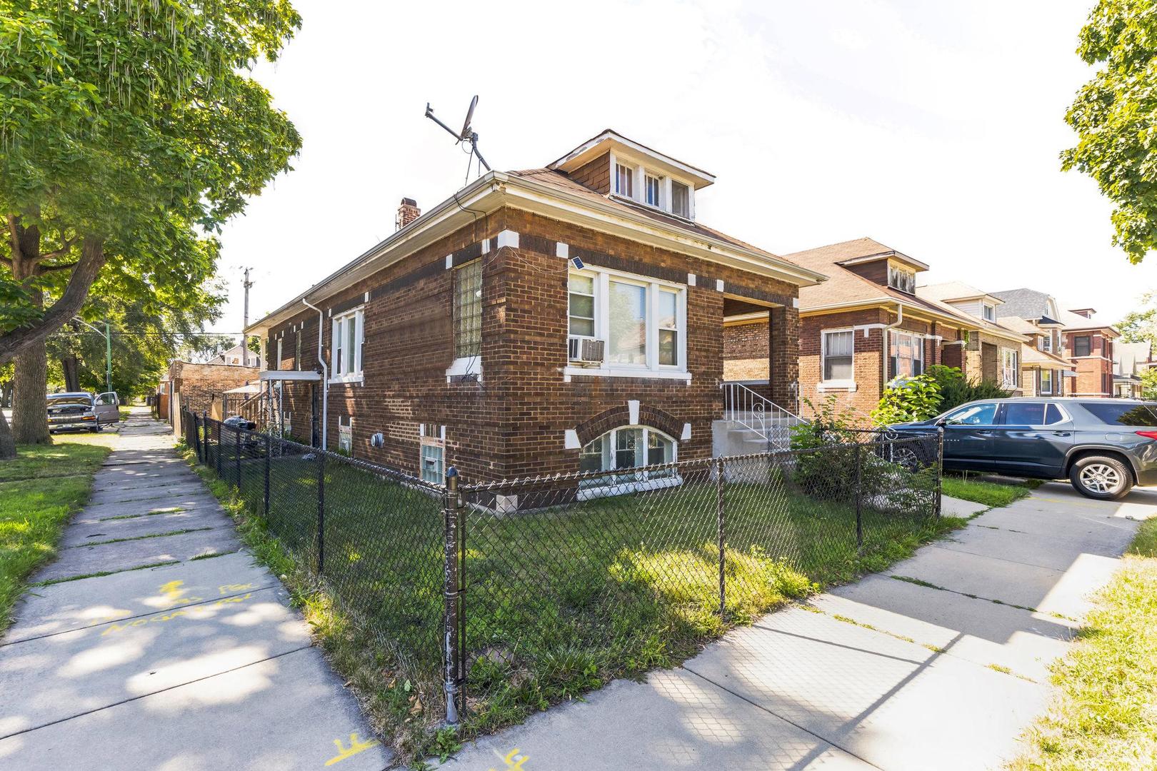 Photo 2 of 44 of 8456 S Saginaw Avenue house