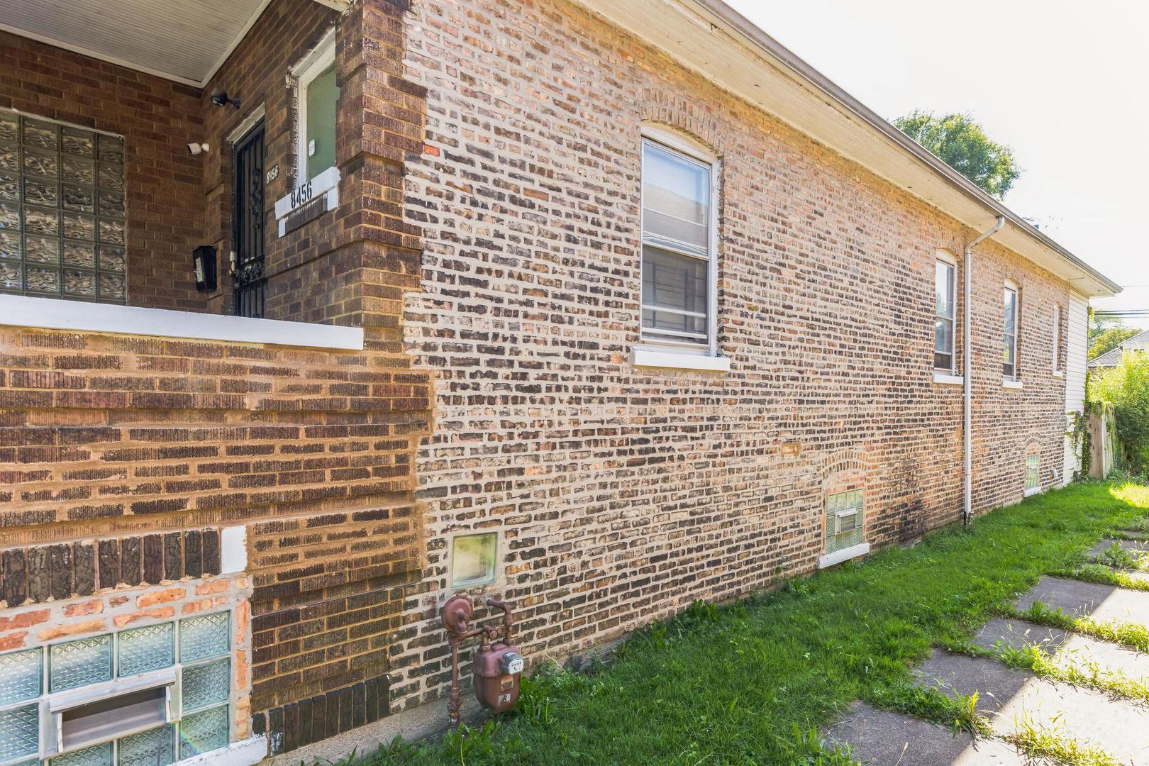 Photo 4 of 44 of 8456 S Saginaw Avenue house