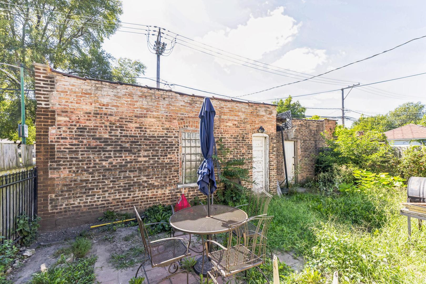 Photo 8 of 44 of 8456 S Saginaw Avenue house