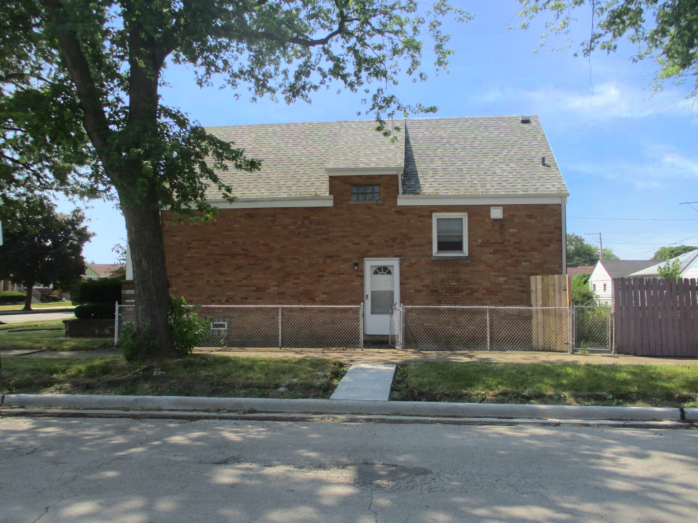 Photo 2 of 13 of 8000 S Whipple Street house