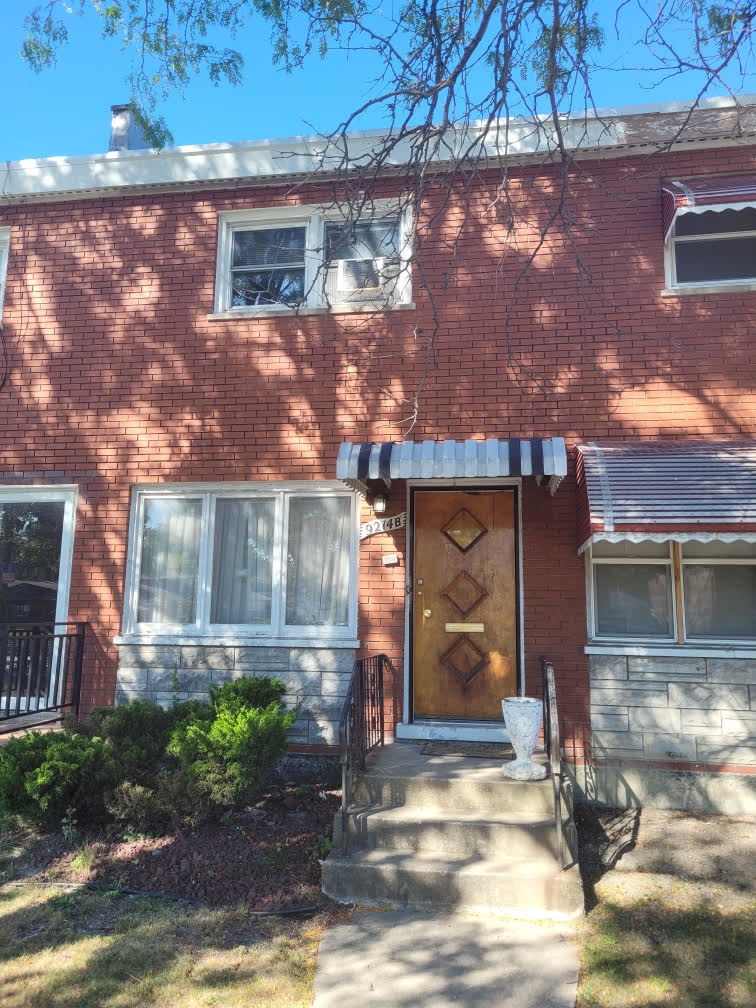 Photo 1 of 14 of 9214 S Halsted Street B townhome