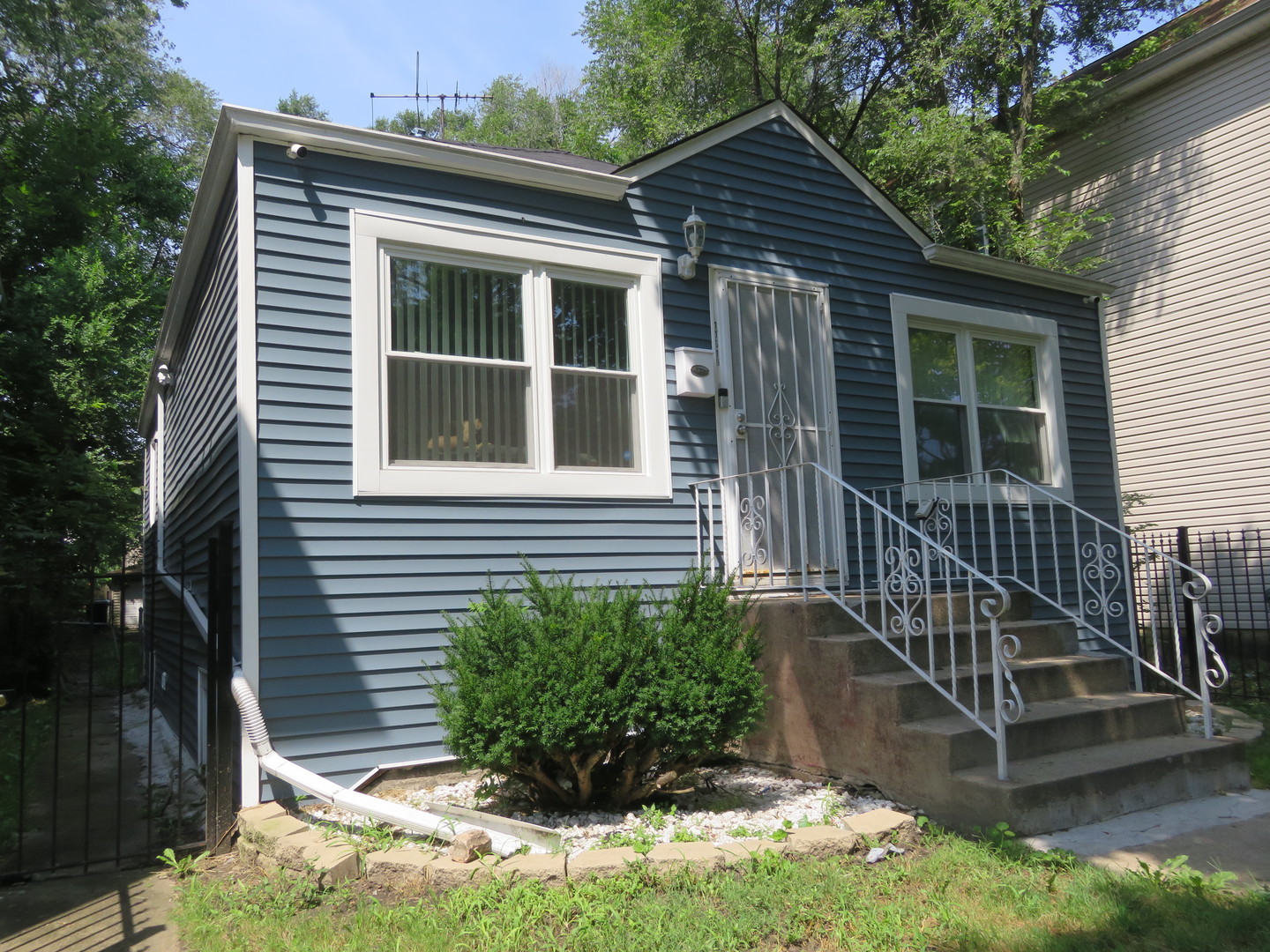 Photo 1 of 19 of 11610 S YALE Avenue house