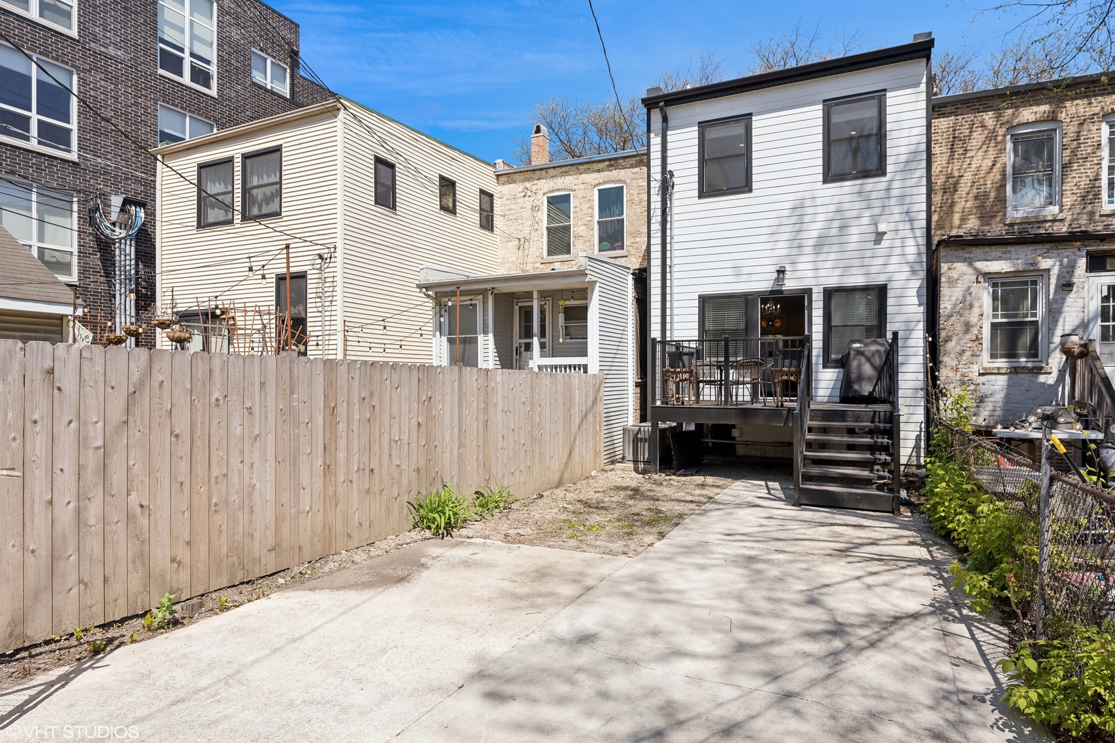 Photo 17 of 21 of 2347 W Altgeld Street house