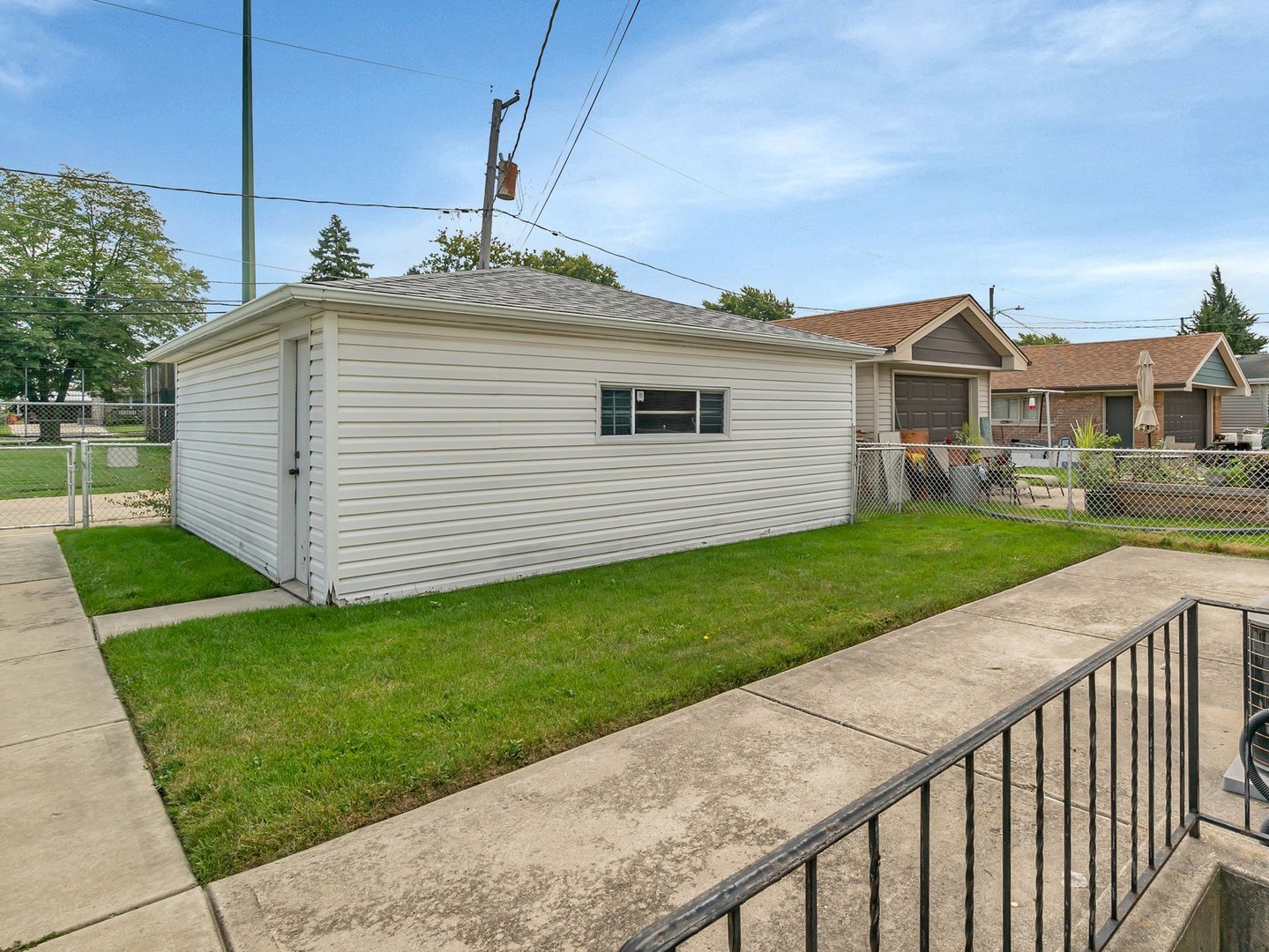 Photo 19 of 23 of 4721 S Long Avenue house