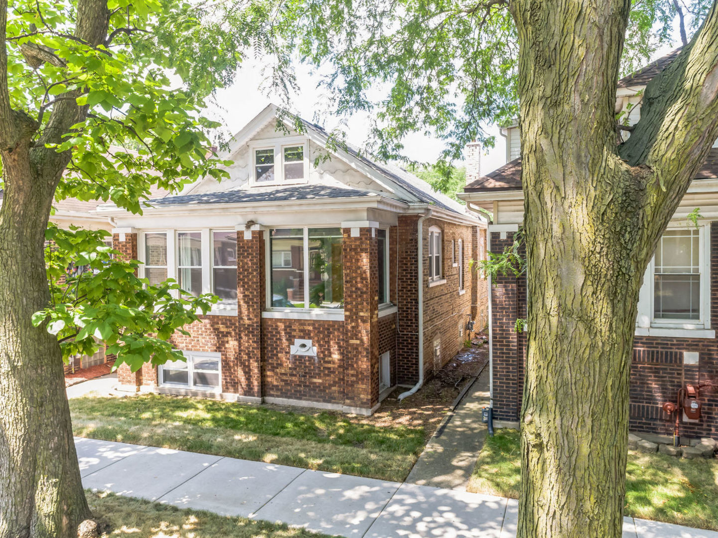 Photo 4 of 47 of 7818 S Eberhart Avenue house