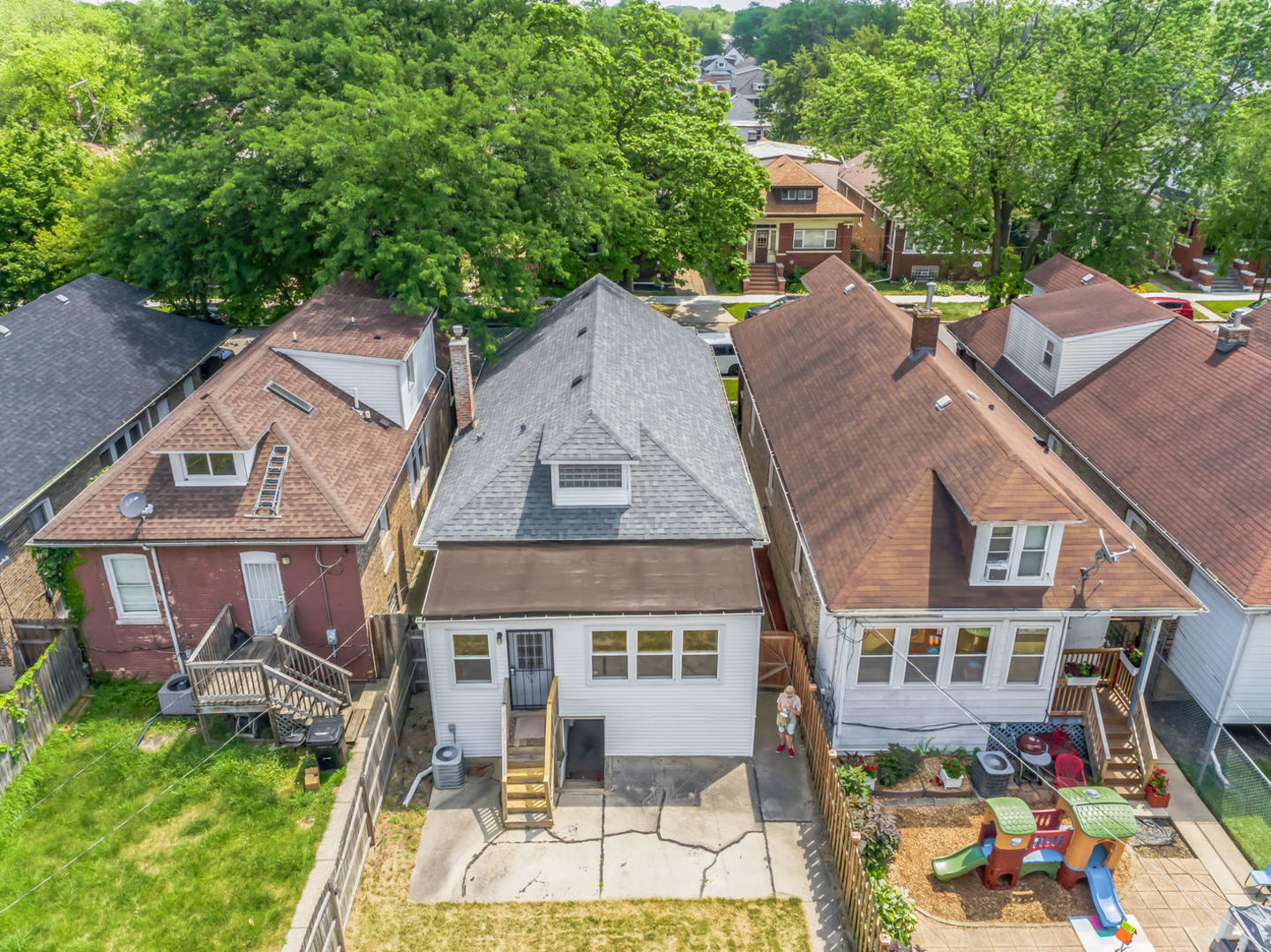 Photo 41 of 47 of 7818 S Eberhart Avenue house