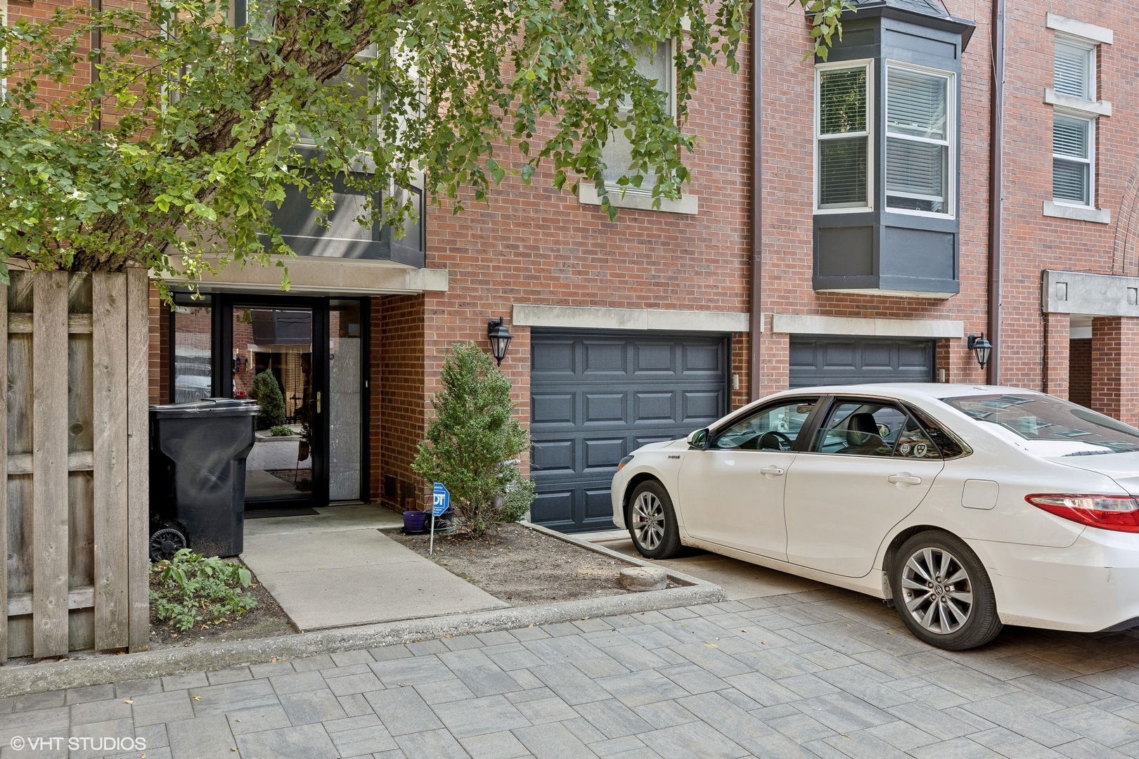 Photo 2 of 20 of 5230 S Cornell Avenue A townhome