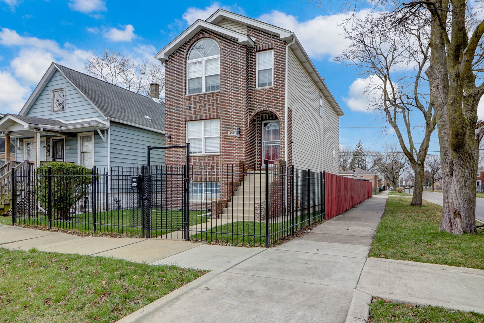 Photo 2 of 32 of 9200 S Greenwood Avenue house