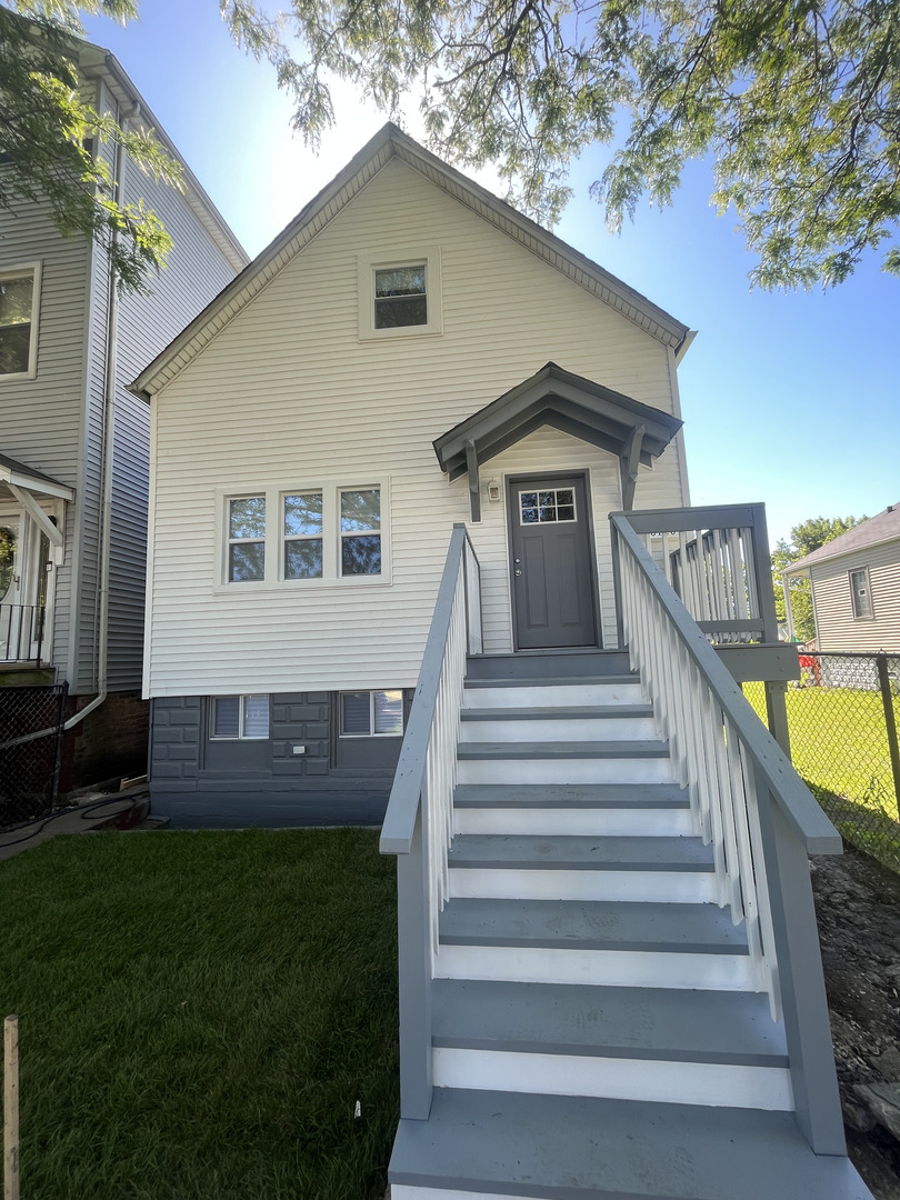 Photo 1 of 15 of 6120 S Marshfield Avenue house