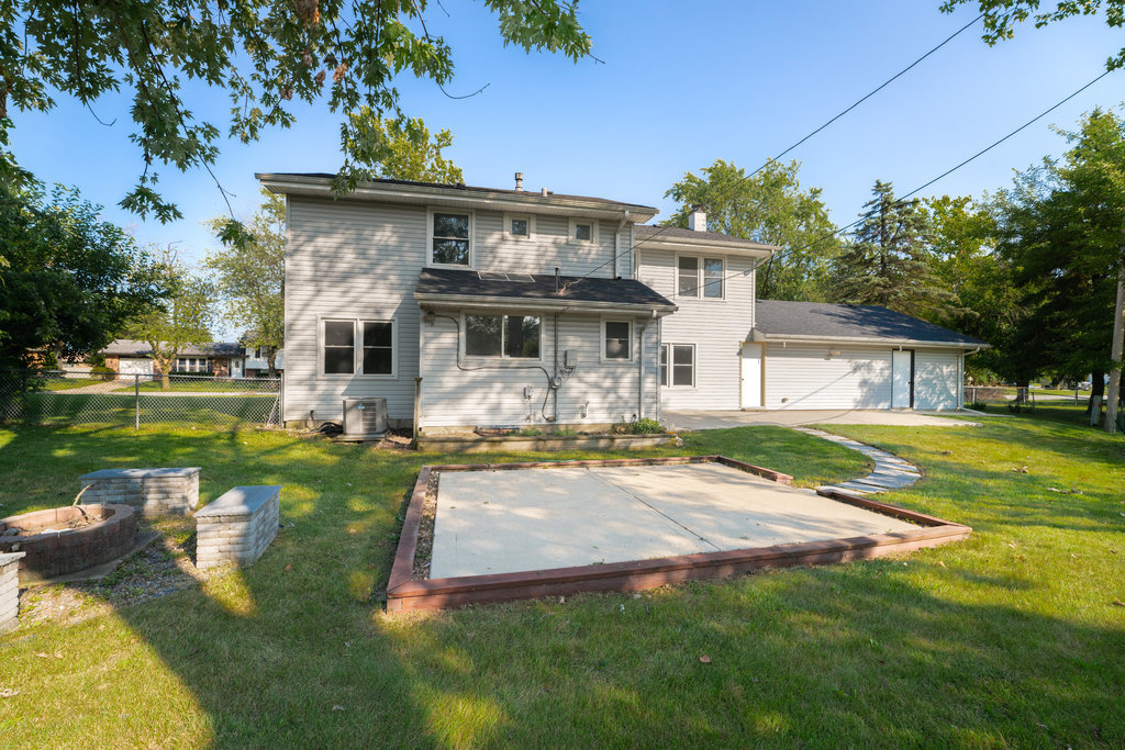 Photo 5 of 31 of 17820 Cedar Avenue house