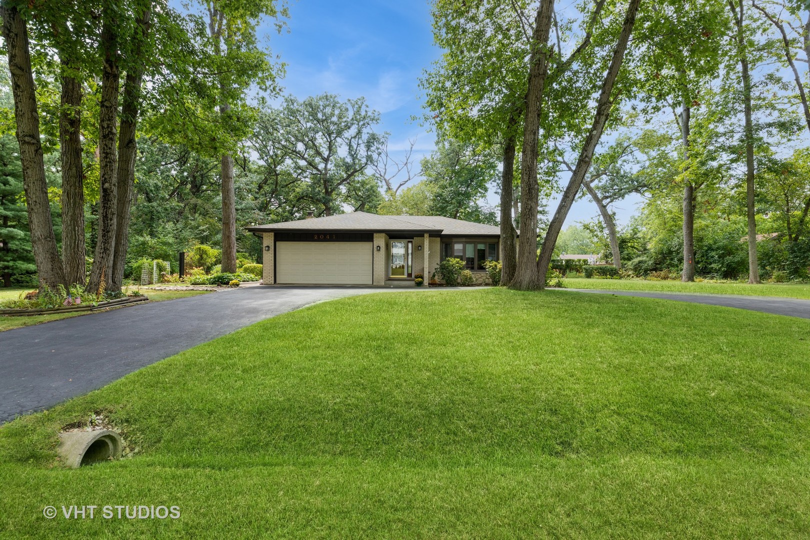 Photo 4 of 27 of 2041 E Gaisor Drive house