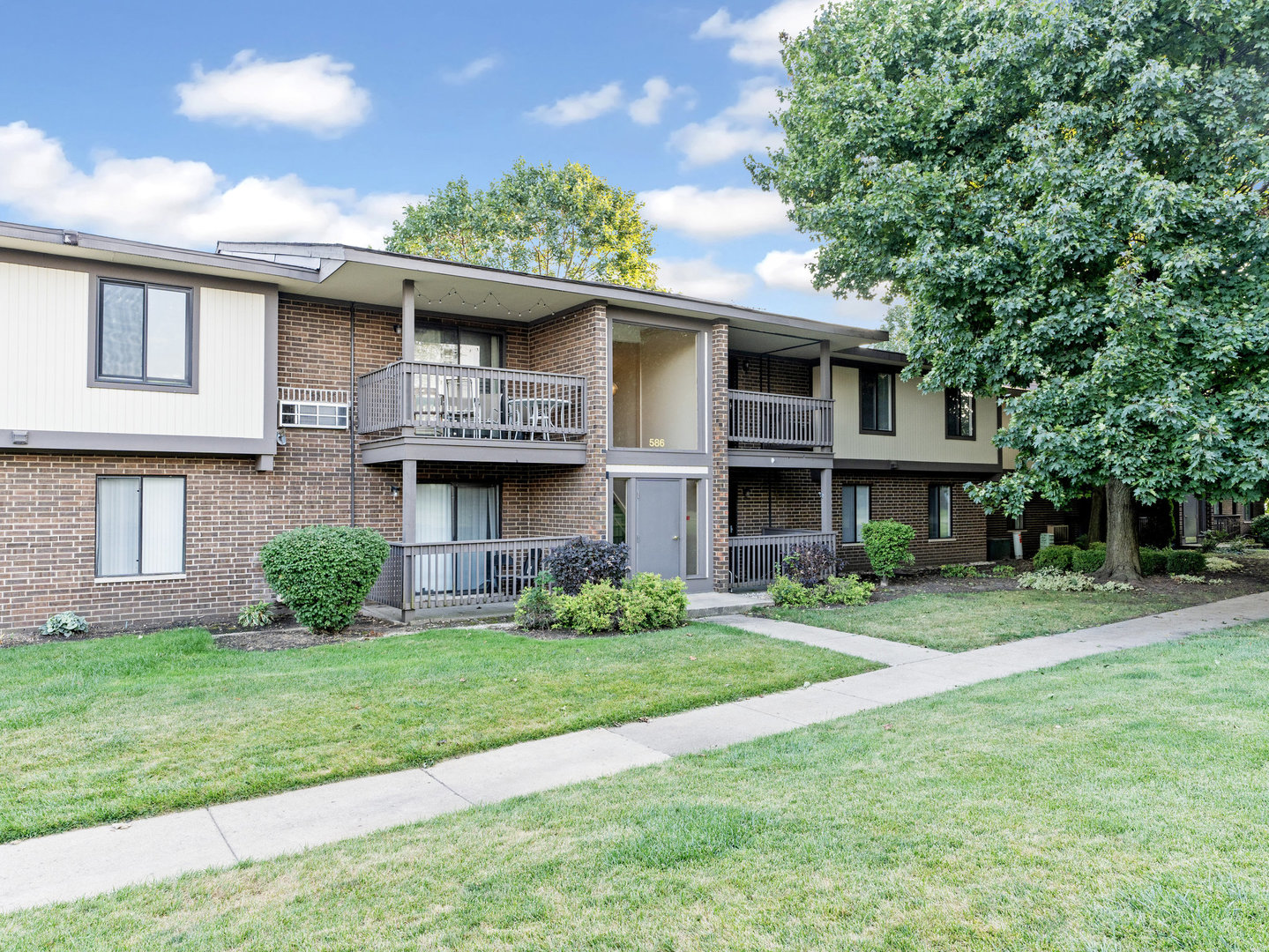 Photo 1 of 15 of 586 Somerset Lane 8 condo