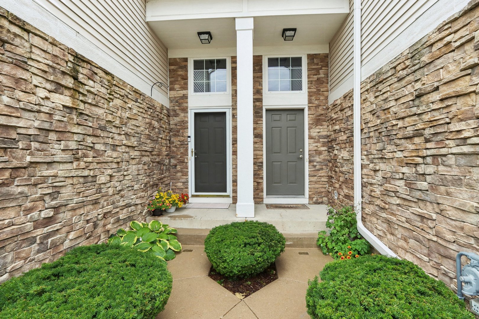 Photo 6 of 38 of 755 Pointe Drive townhome