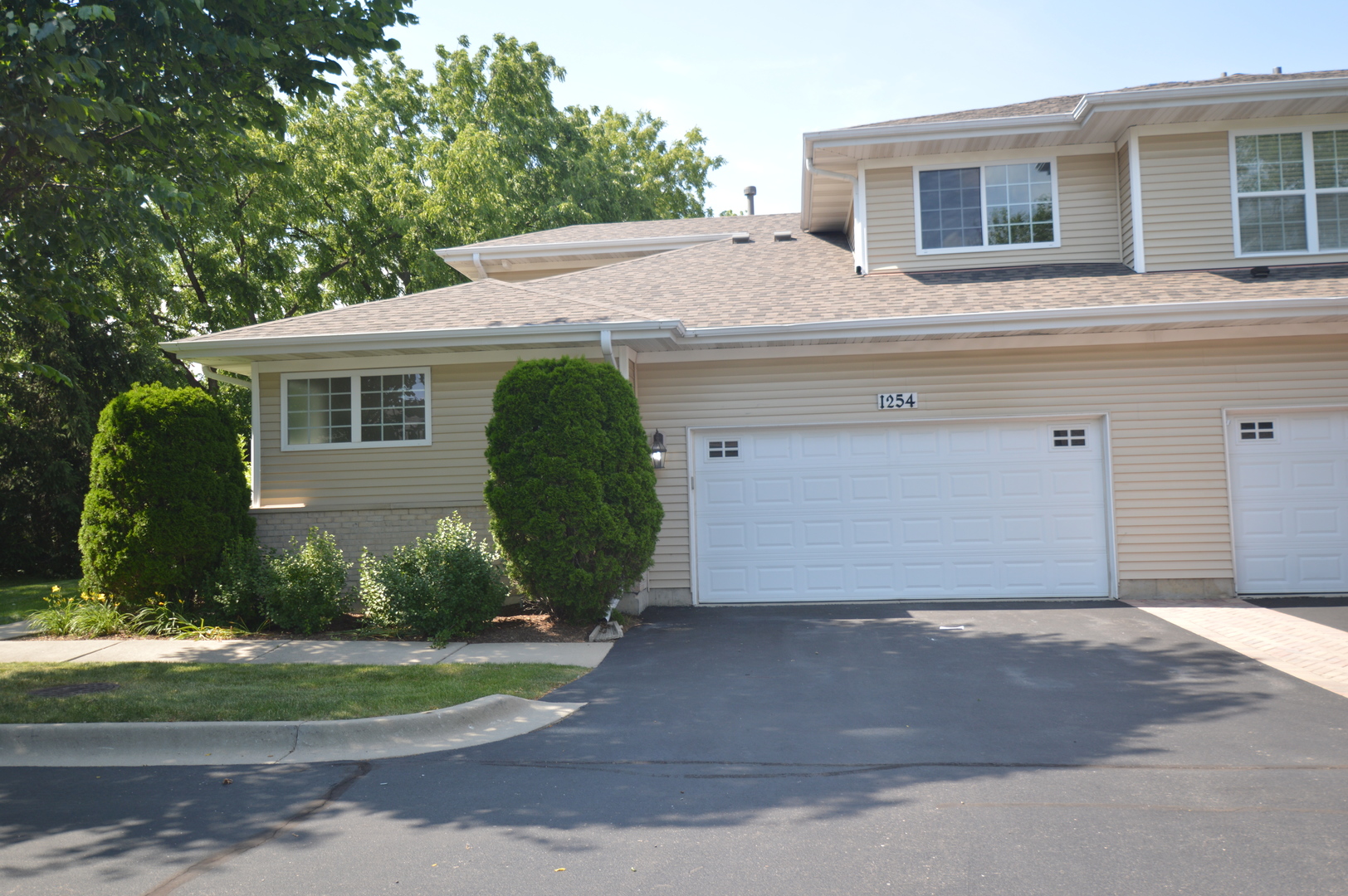 Photo 2 of 23 of 1254 WALNUT GLEN Drive townhome