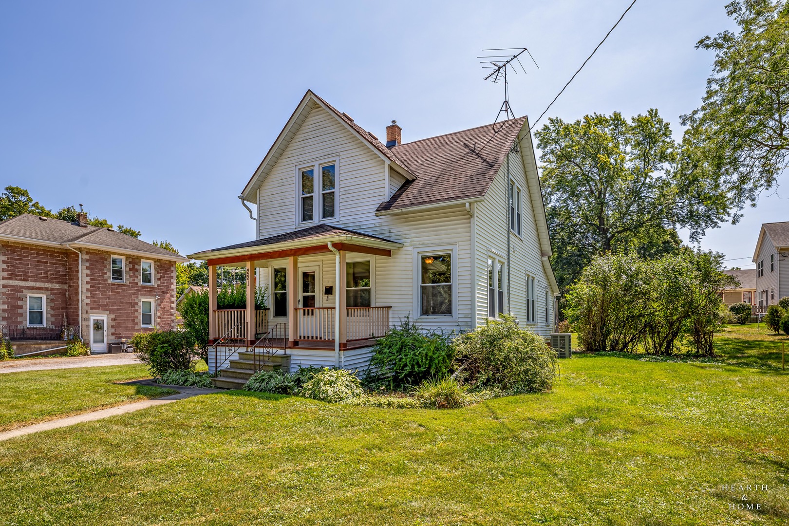 Photo 1 of 25 of 221 E Terra Cotta Avenue house