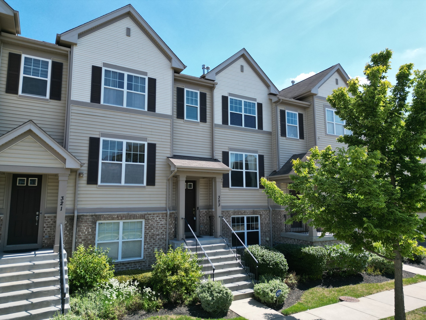 Photo 1 of 18 of 323 Wildflower Street townhome