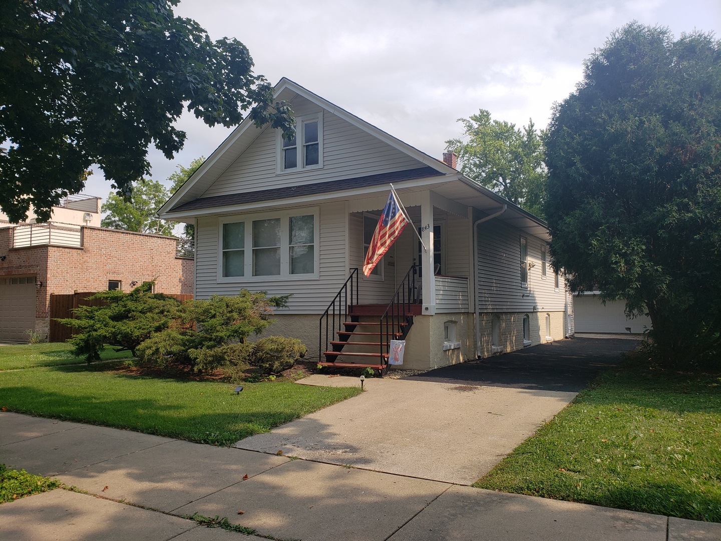 Photo 2 of 25 of 843 Walter Avenue house