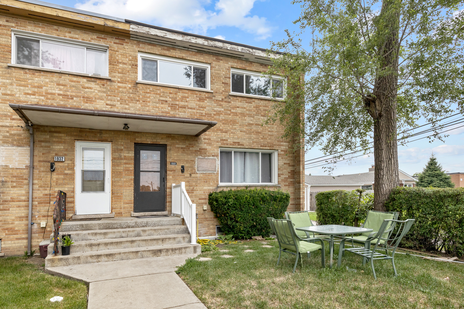 Photo 1 of 20 of 1928 S Chestnut Street townhome