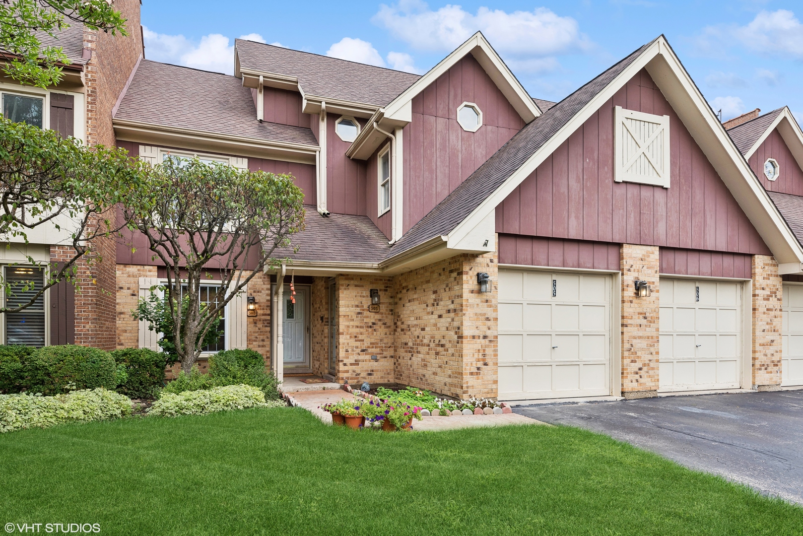 Photo 1 of 18 of 505 Country Lane townhome