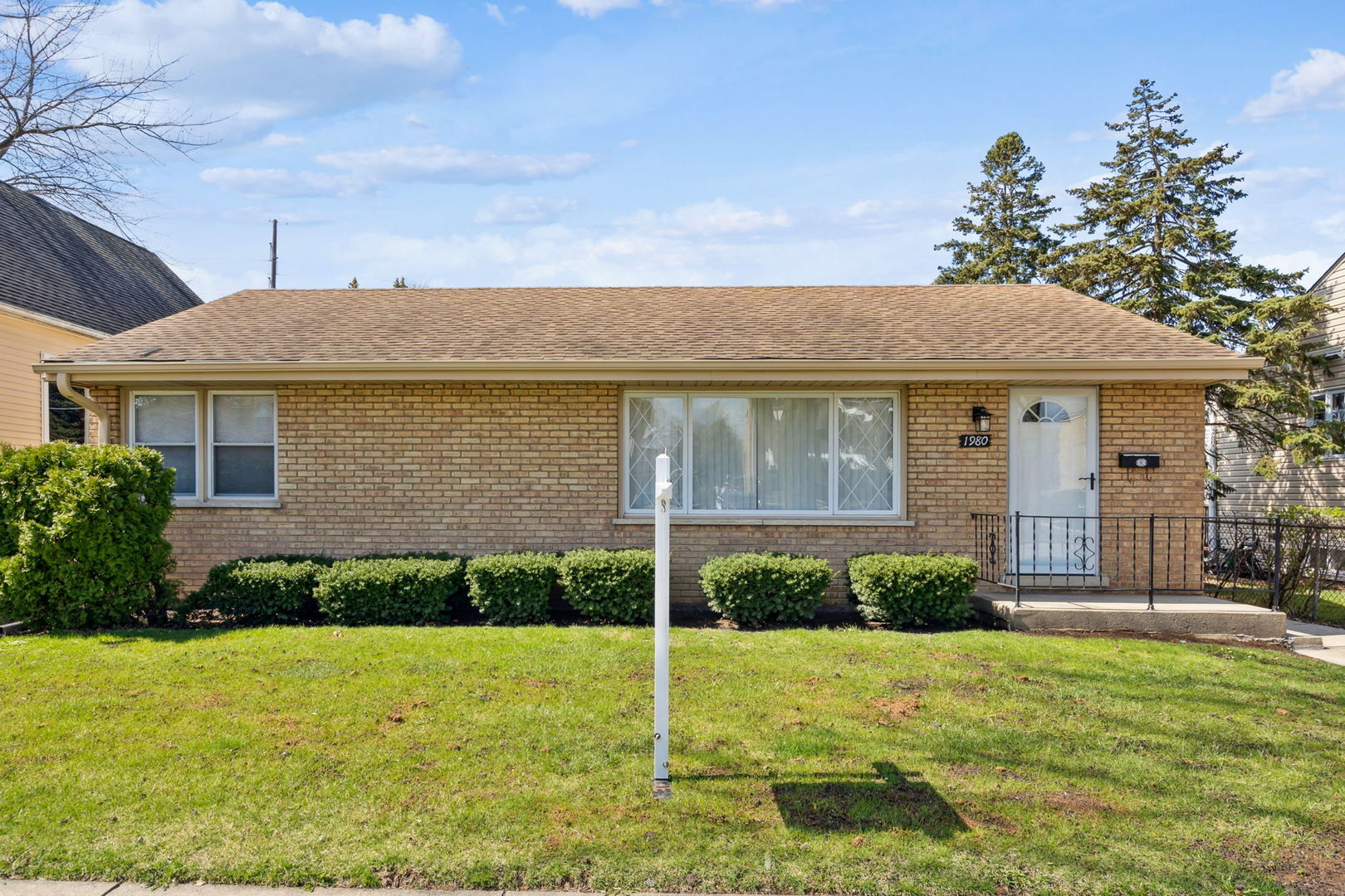 Photo 1 of 28 of 1980 Illinois Street house