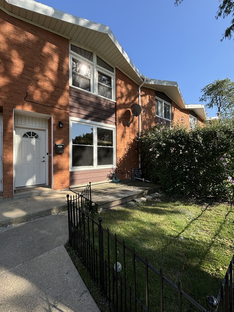 Photo 5 of 28 of 1578 WOODLAND Avenue E townhome