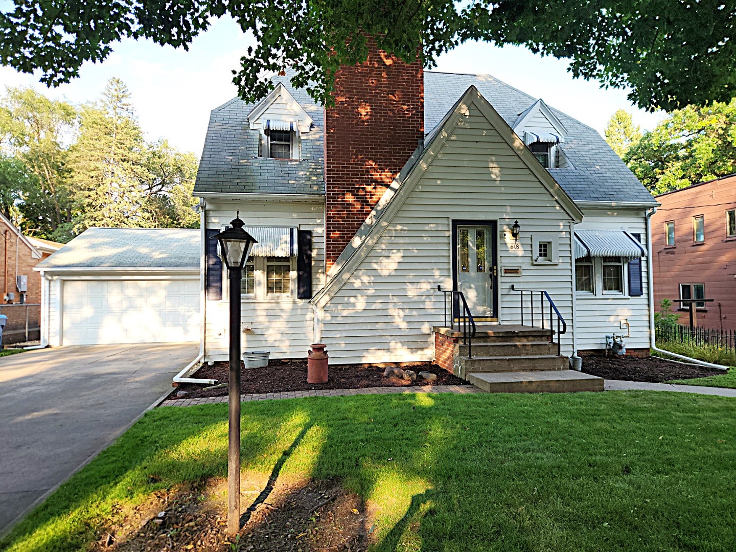 Photo 1 of 18 of 618 N Jefferson Avenue house