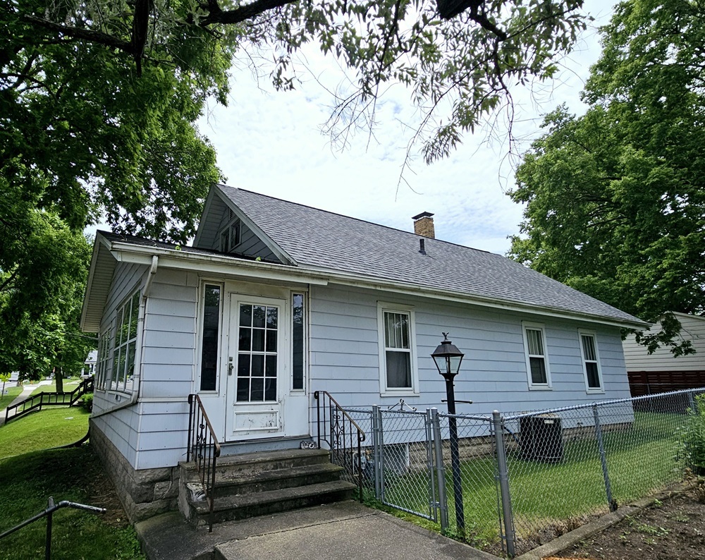 Photo 22 of 26 of 1009 S Galena Avenue house