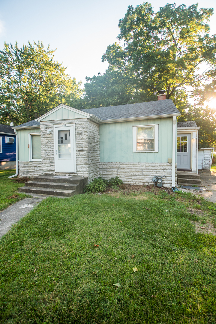 Photo 2 of 15 of 423 Van Buren Avenue house