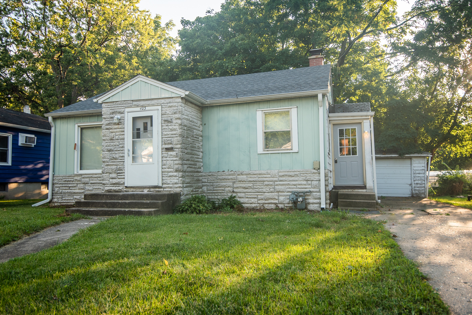 Photo 3 of 15 of 423 Van Buren Avenue house