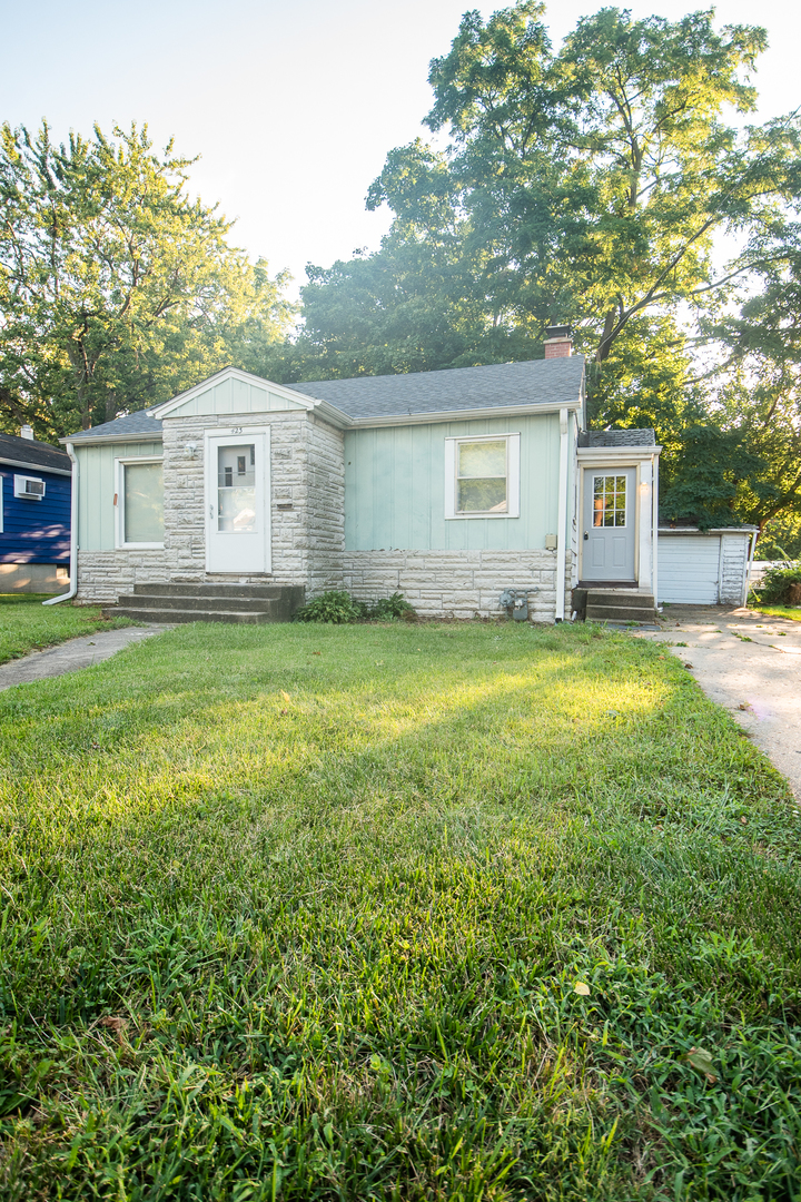 Photo 4 of 15 of 423 Van Buren Avenue house