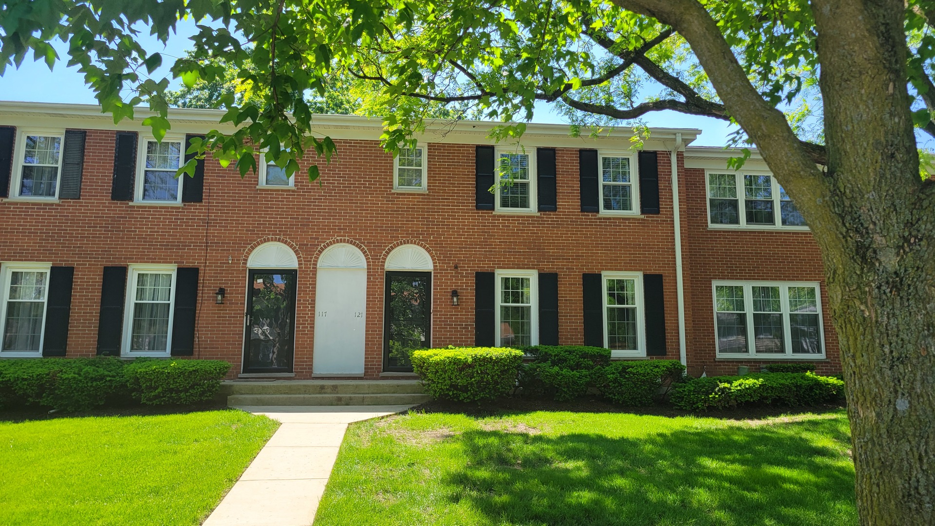 Photo 1 of 15 of 121 41st Street townhome