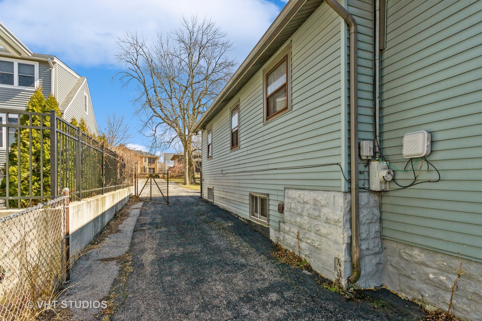 Photo 6 of 24 of 4524 Stanley Avenue house