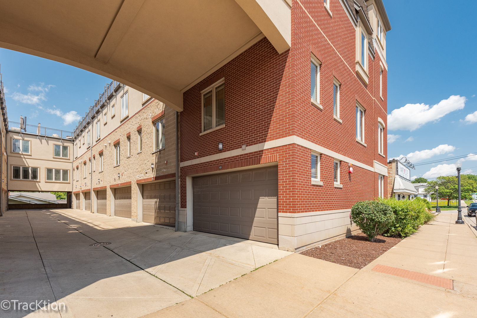 Photo 28 of 29 of 922 WARREN Avenue 101 townhome