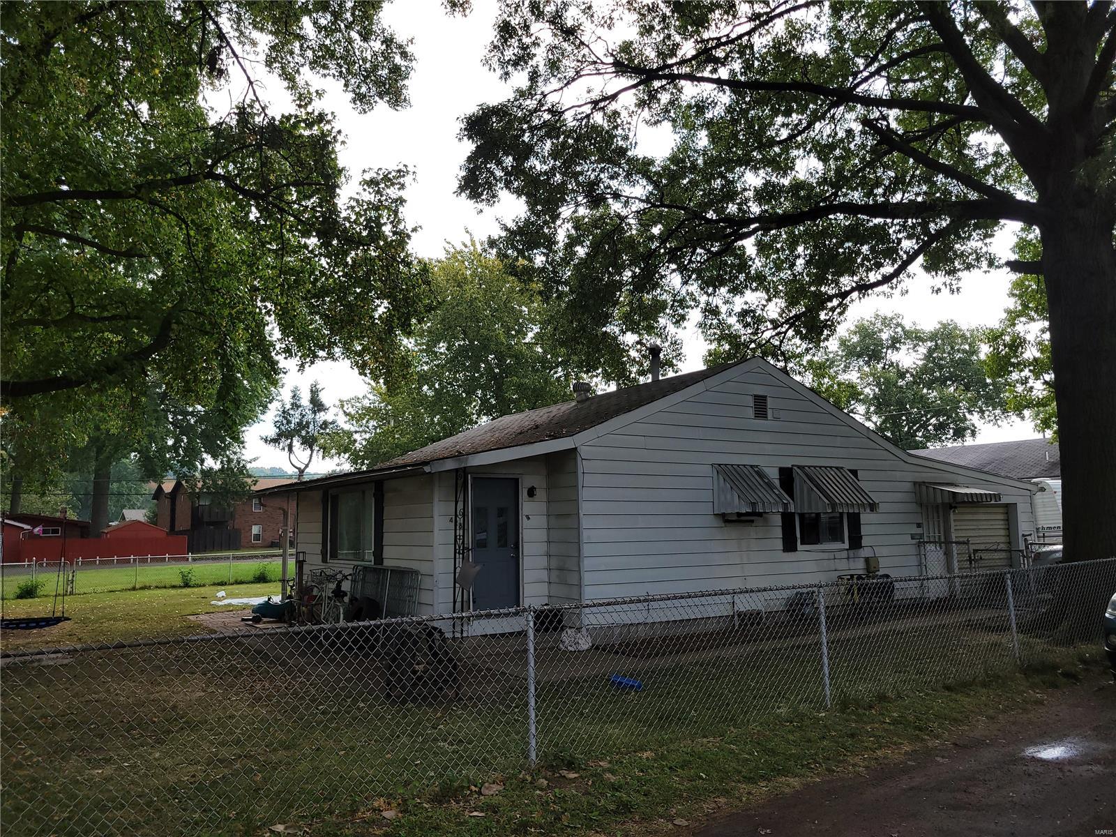 Photo 3 of 4 of 428 Whitelaw Avenue house