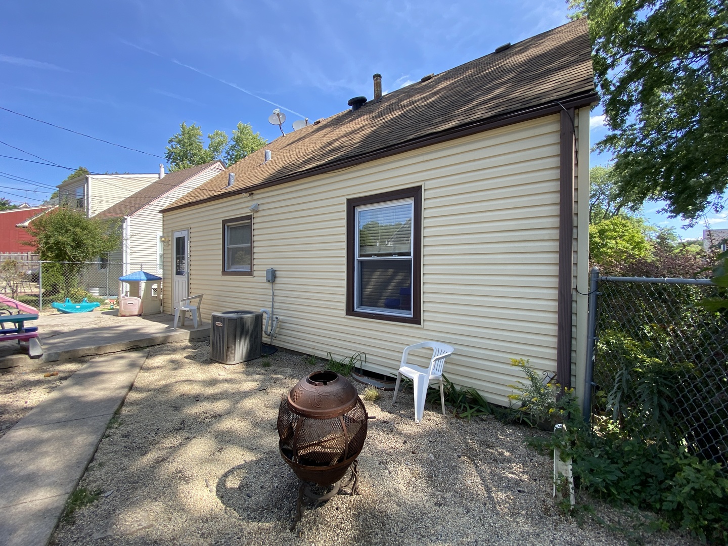 Photo 8 of 36 of 466 S Alfred Avenue house