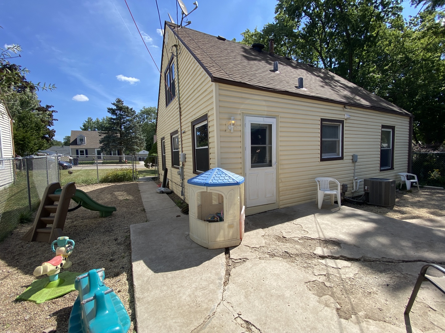 Photo 9 of 36 of 466 S Alfred Avenue house