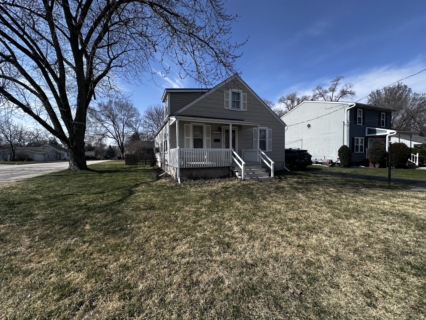 Photo 1 of 34 of 930 Cookane Avenue house