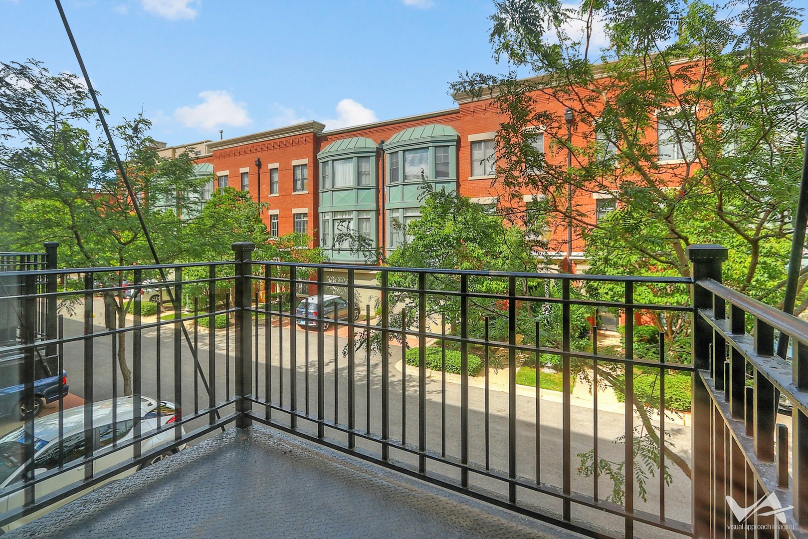 Photo 10 of 28 of 157 S Grove Avenue townhome