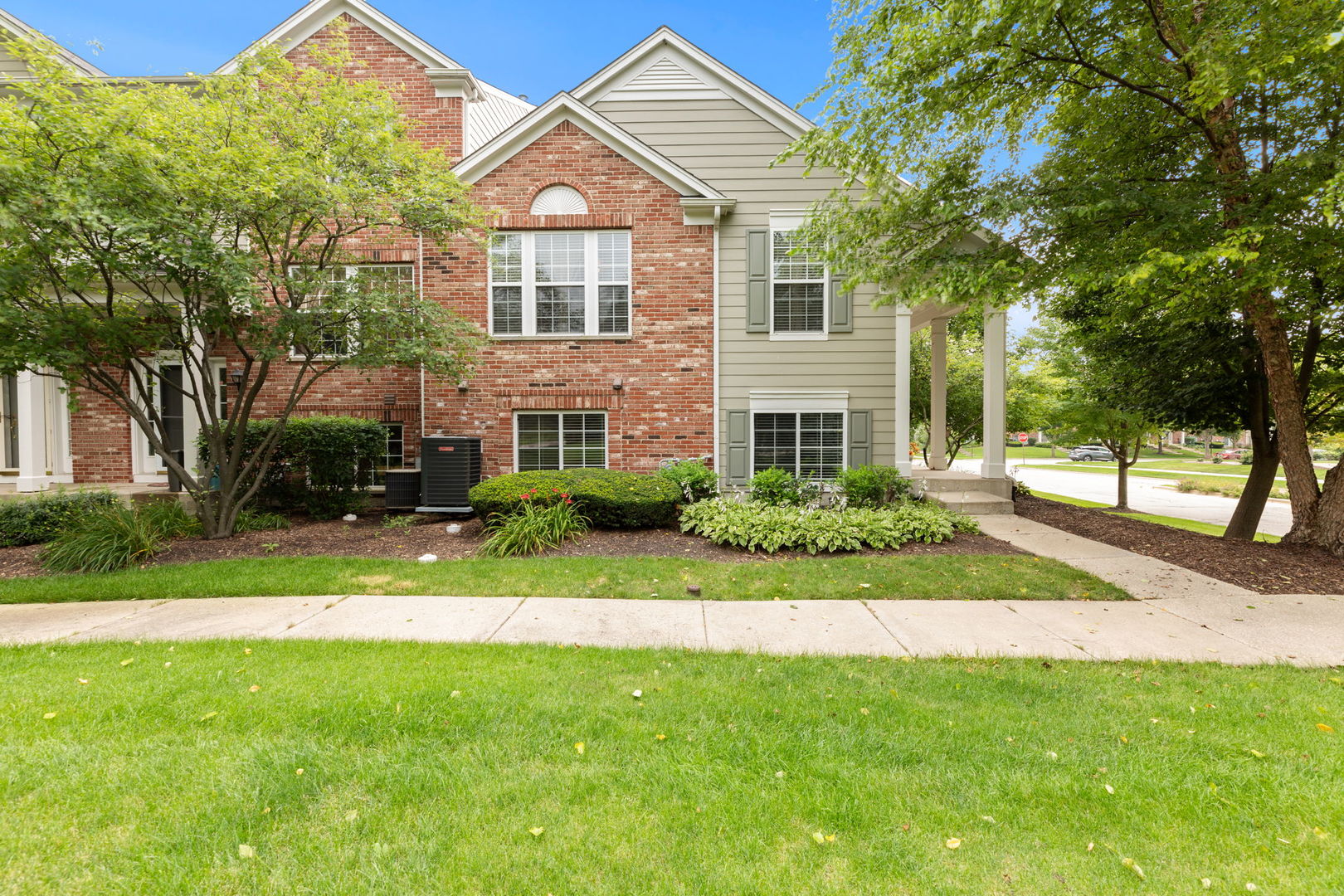 Photo 1 of 22 of 1000 Reserve Drive townhome