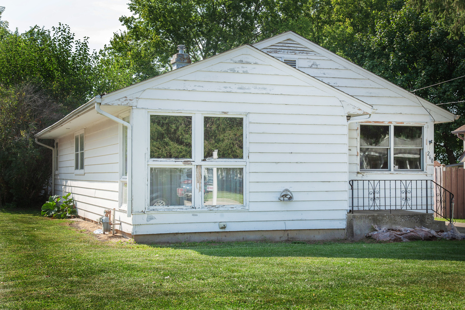 Photo 2 of 39 of 260 S Clifton Avenue house