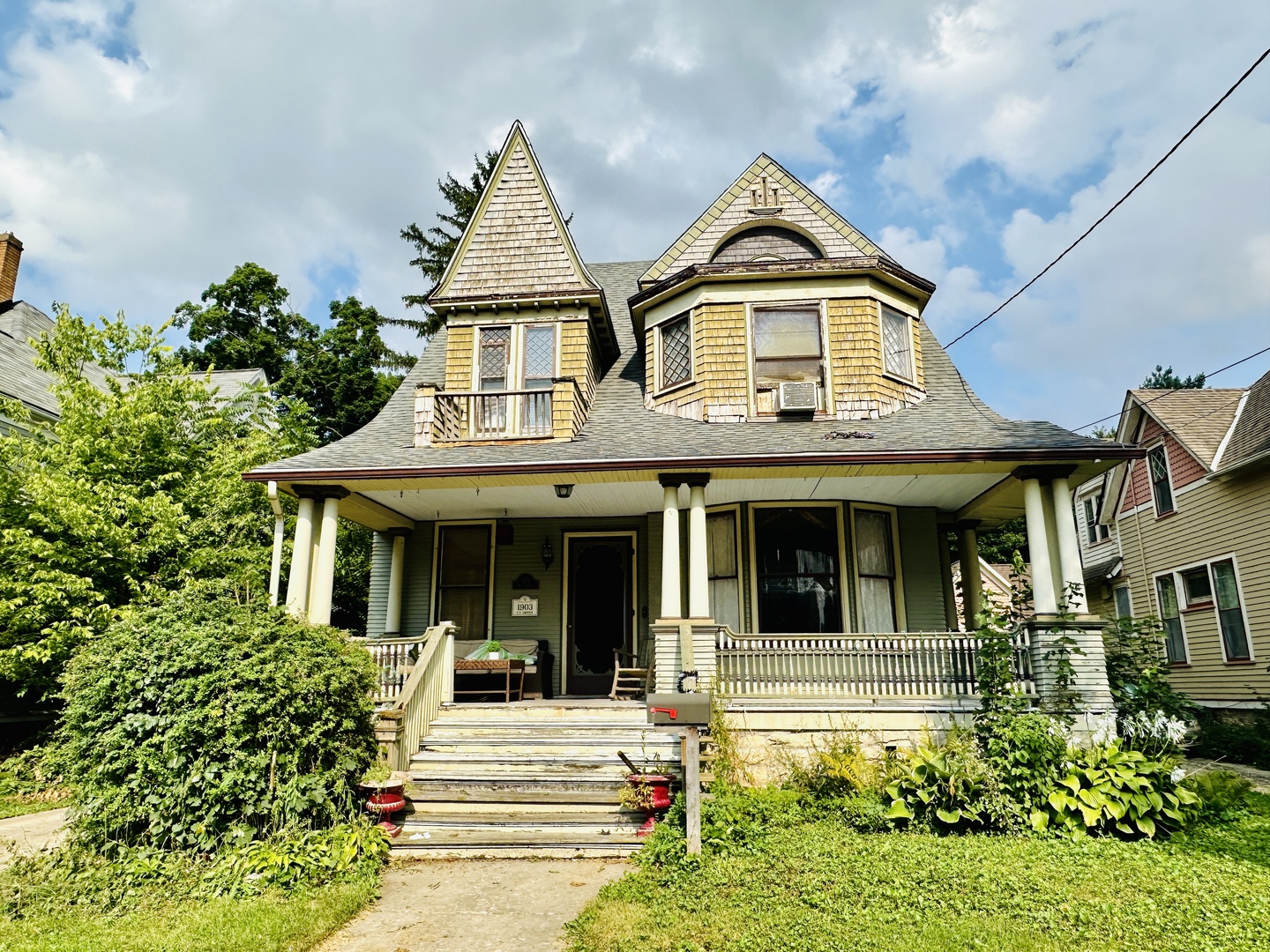 Photo 1 of 13 of 115 HILL Avenue house