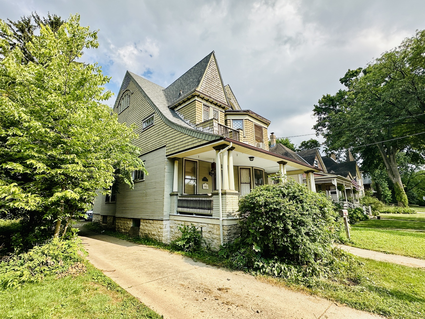 Photo 2 of 13 of 115 HILL Avenue house