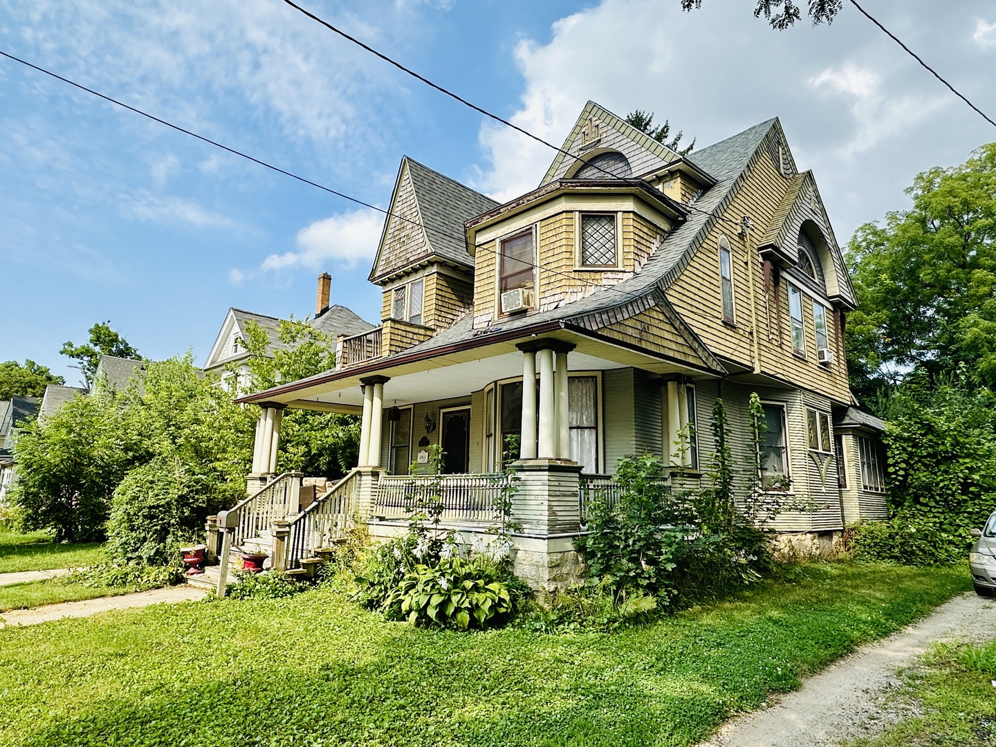 Photo 3 of 13 of 115 HILL Avenue house