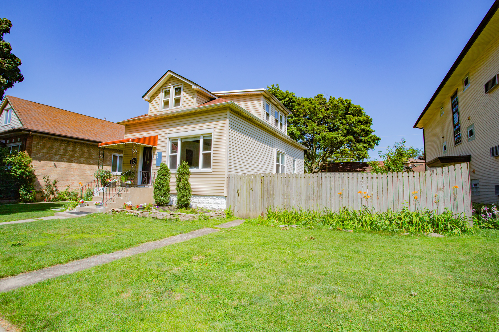 Photo 4 of 62 of 2635 N 73rd Avenue house