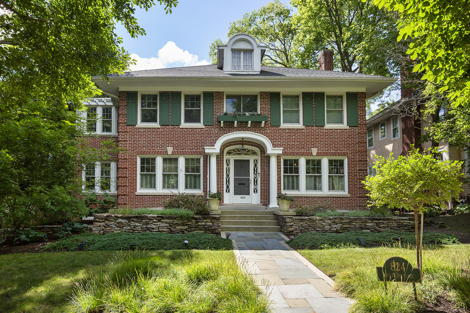 Photo 1 of 25 of 824 Ingleside Place house