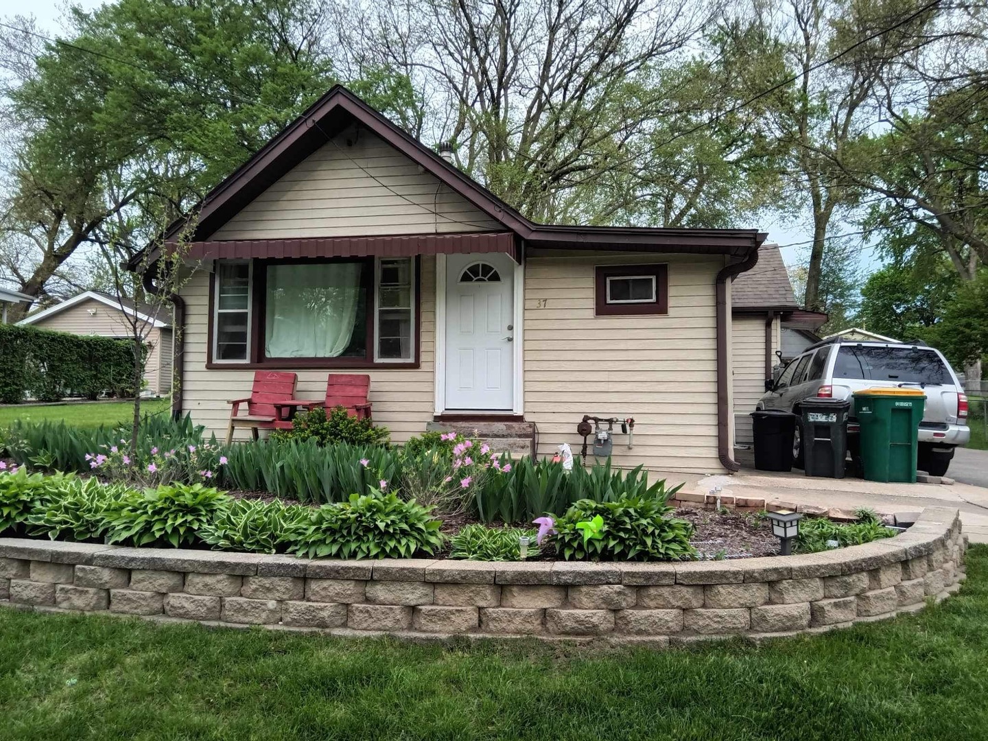 Photo 1 of 32 of 37 S Hickory Avenue house